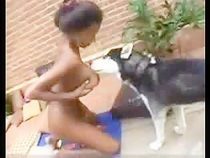 LATINA TS GIRL WITH A BUBBLE BUTT GETS SCREWED BY A DOG
